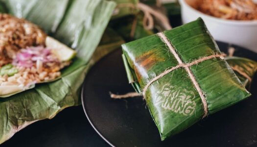 Pimped-up Thai Fried Rice Delivered in Banana Leaf Wrap: New Eatery Brings Back Old-skool Thai Food Tradition | Bangkok Foodies